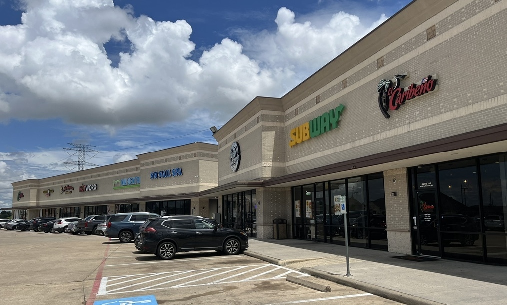 Eagles Landing retail center storefronts and tenant signage at 9522 Huffmeister Rd