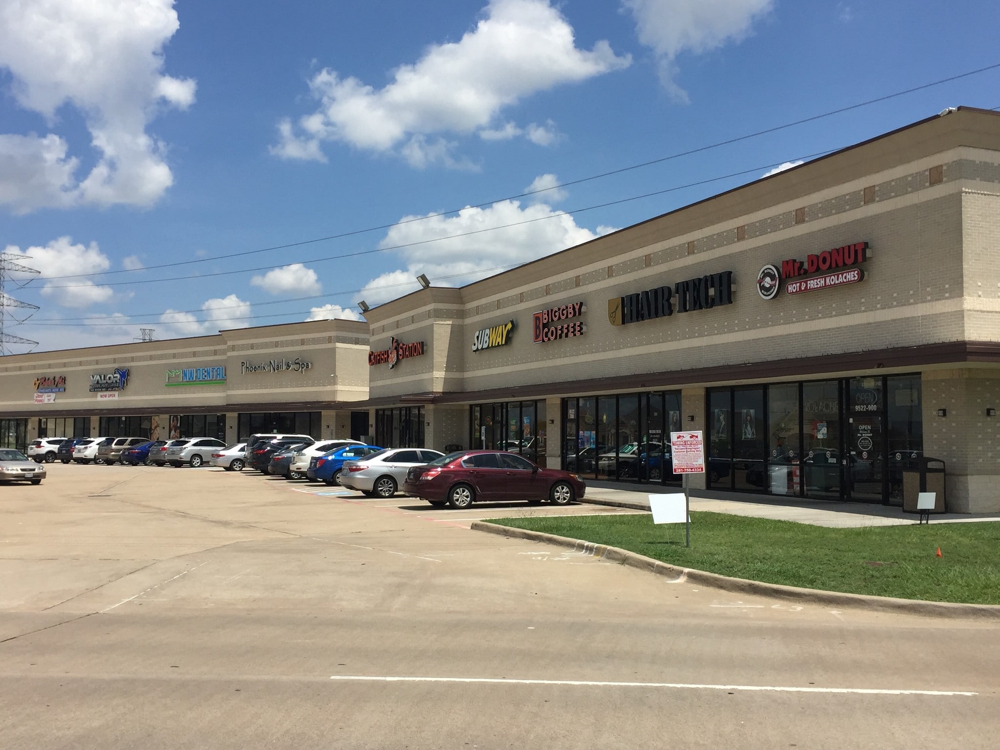 Eagles Landing front facade with parking area and multiple retail tenants