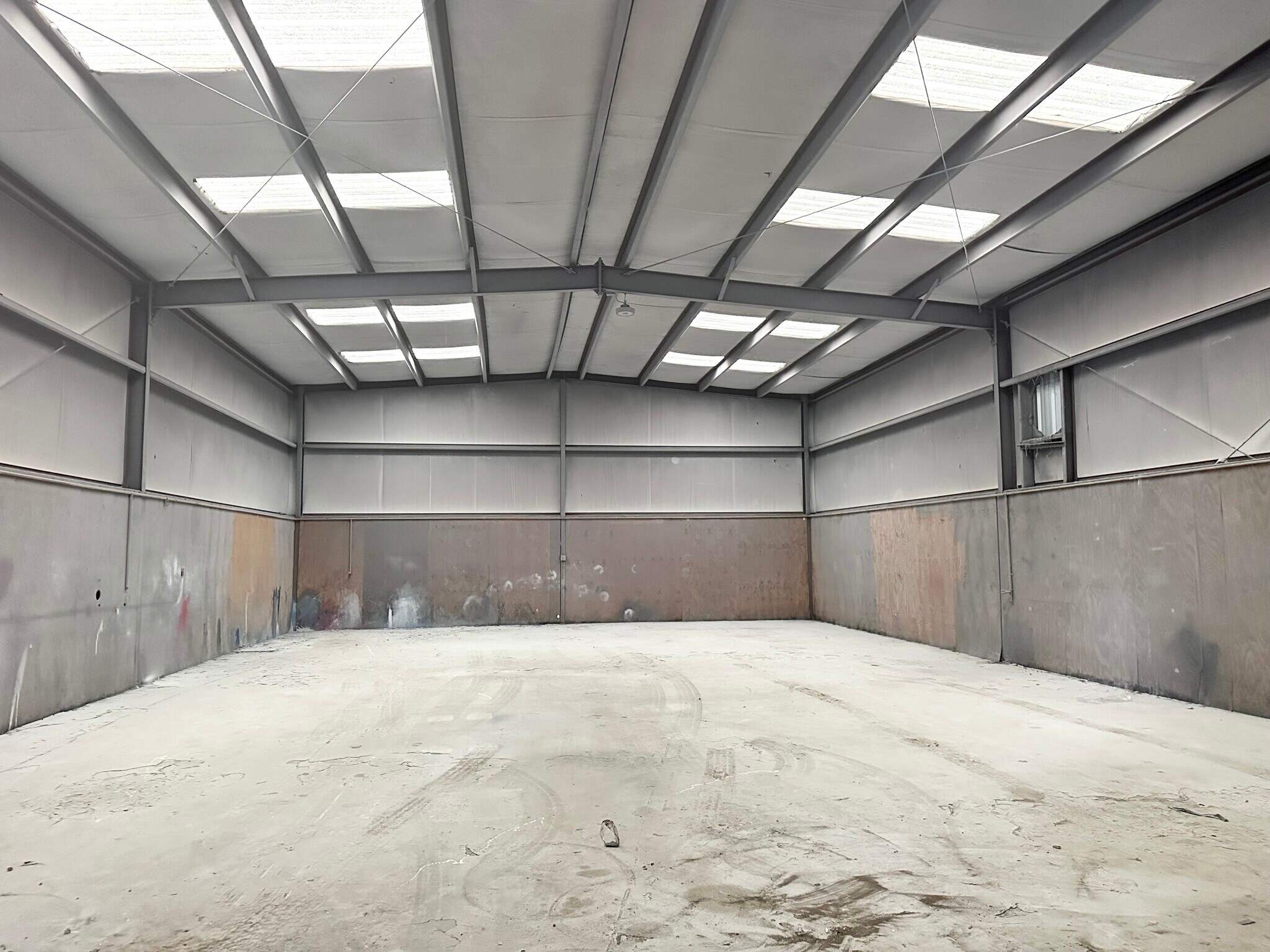 Open clear-span warehouse interior with skylights at 13626 Ann Louise Rd