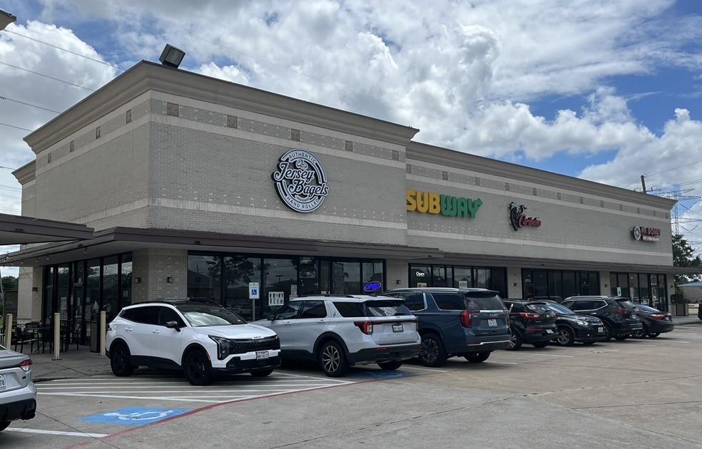 Subway and neighboring tenant storefronts at Eagles Landing