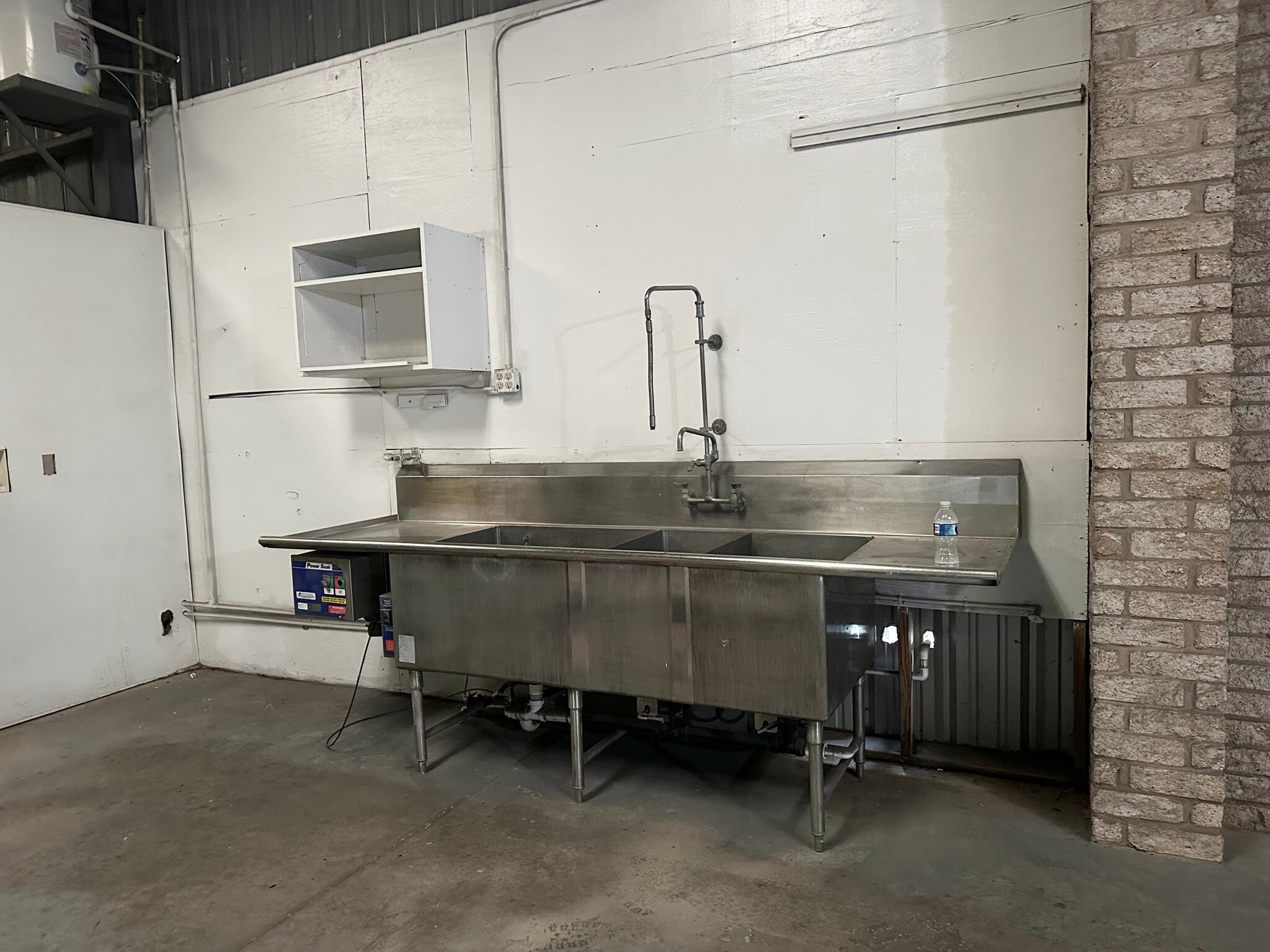 Utility sink inside the warehouse at 13626 Ann Louise Rd