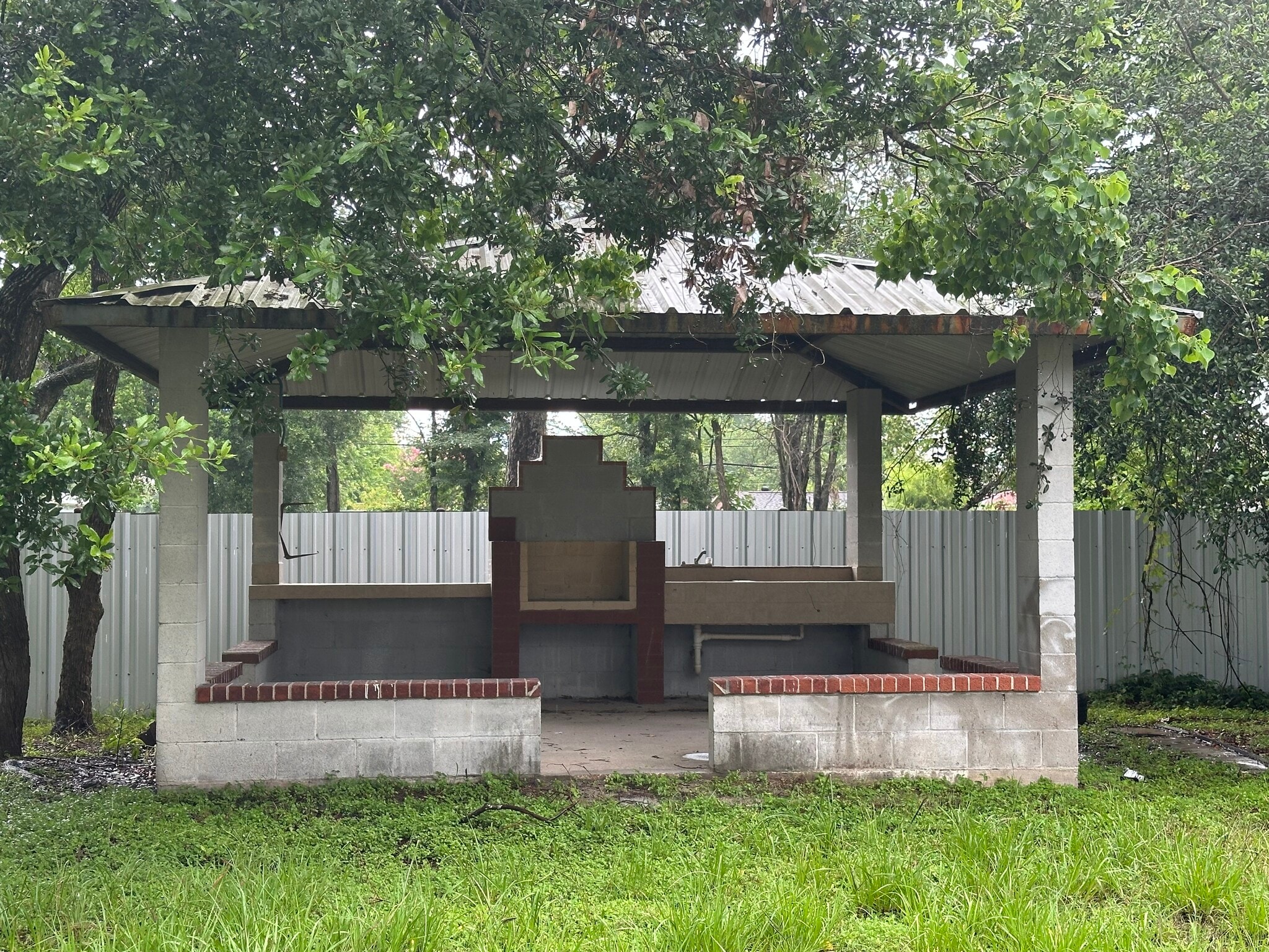 Covered outdoor structure on the fenced site at 13626 Ann Louise Rd