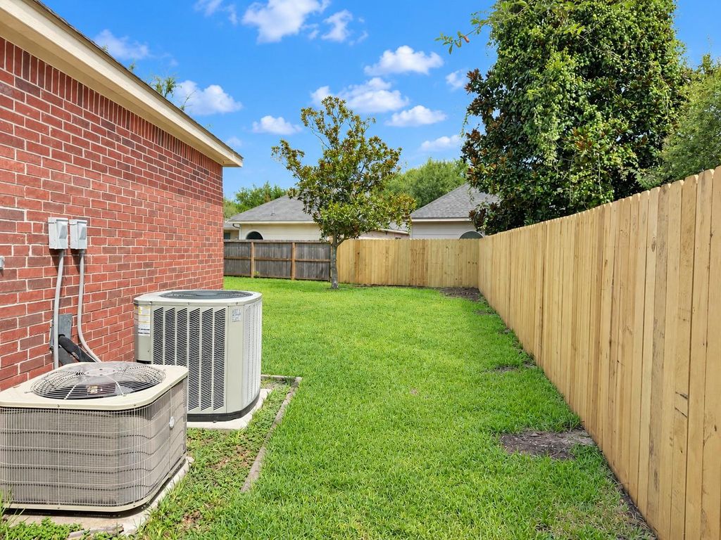 206 Hartwood Ct, Sugar Land, TX 77479 房源实景 / property view — photo 3