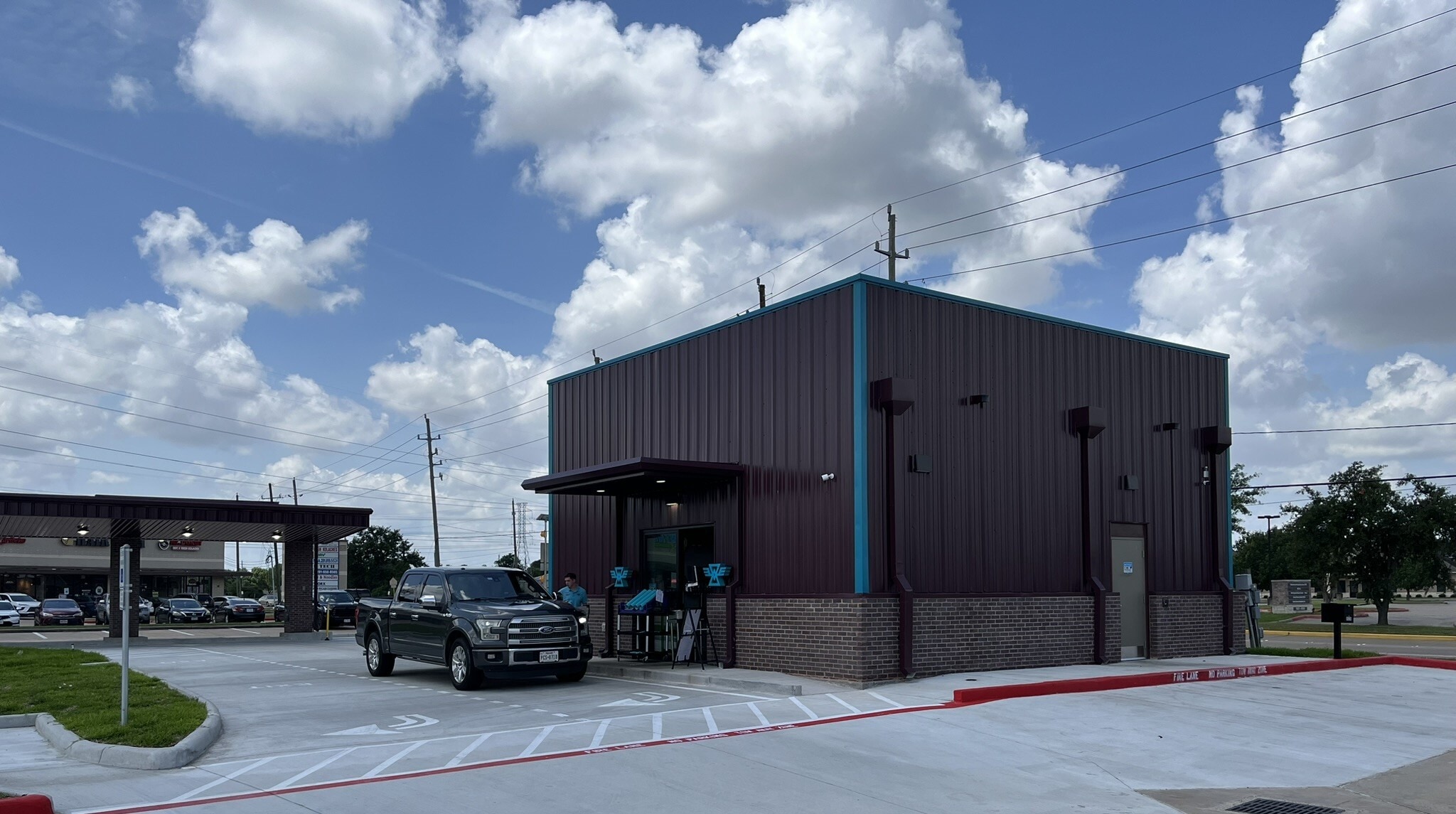 Drive-thru tenant building within the Eagles Landing retail center