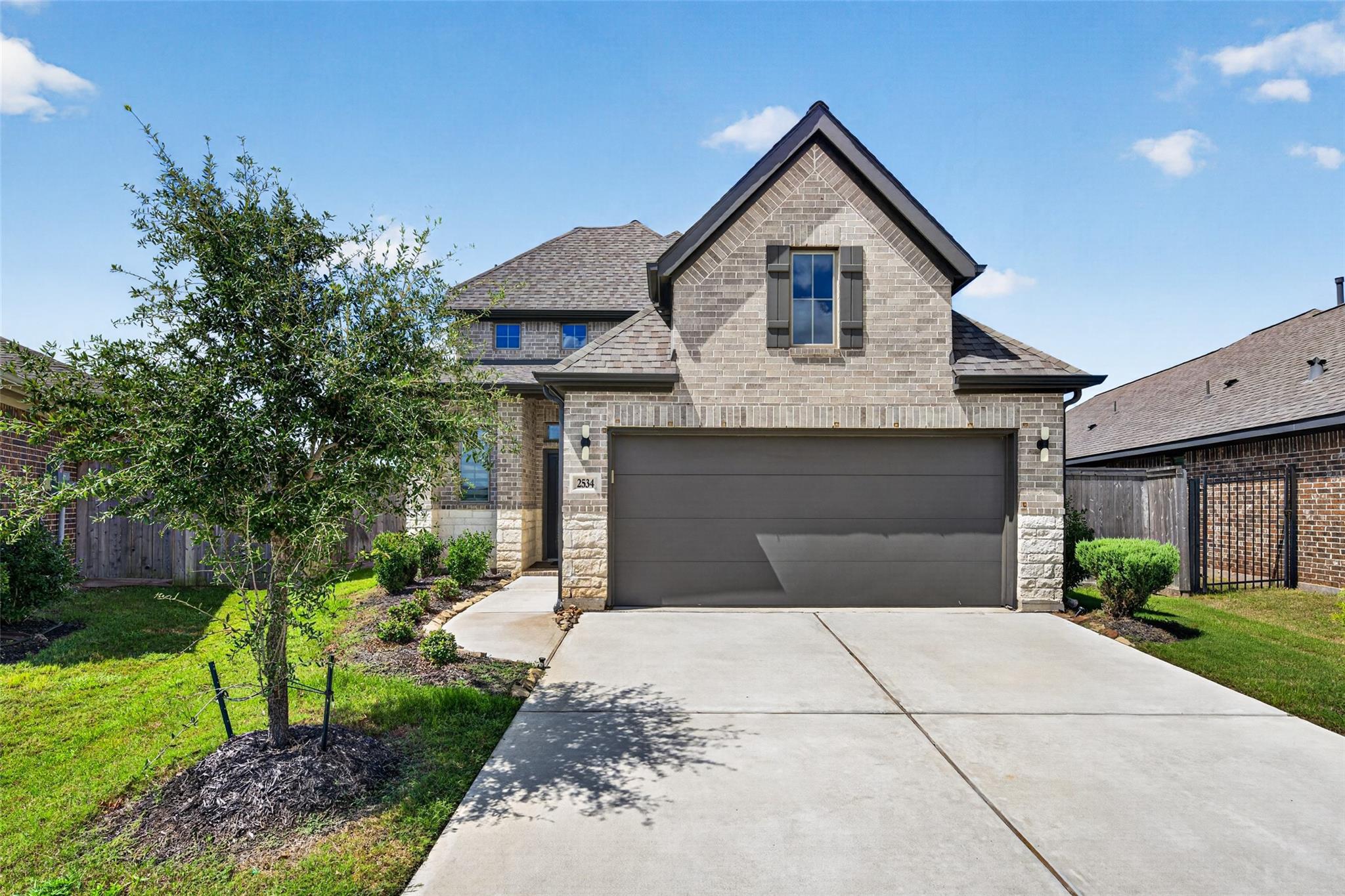 Front exterior of 2534 Alder Wood Ln in Katy