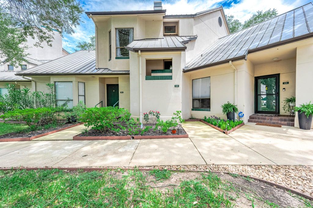Front exterior of 4144 Greystone Way Unit 105 in Sugar Land