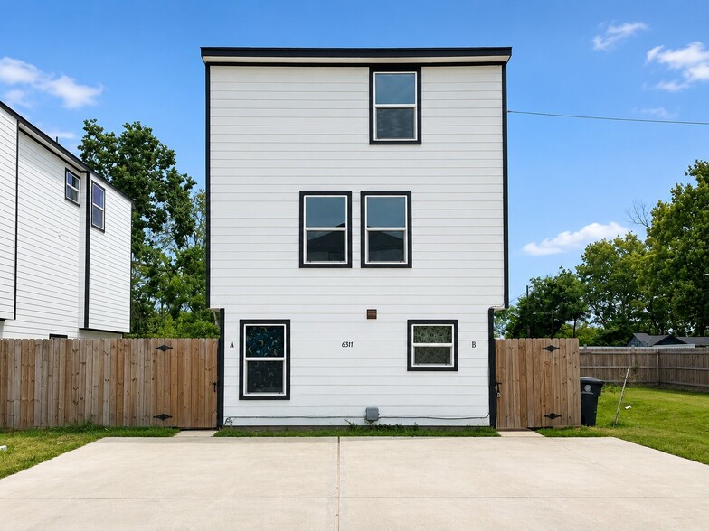 6 Duplexes in Houston, Houston, TX 77028 & 77078 房源实景 / property view — photo 1