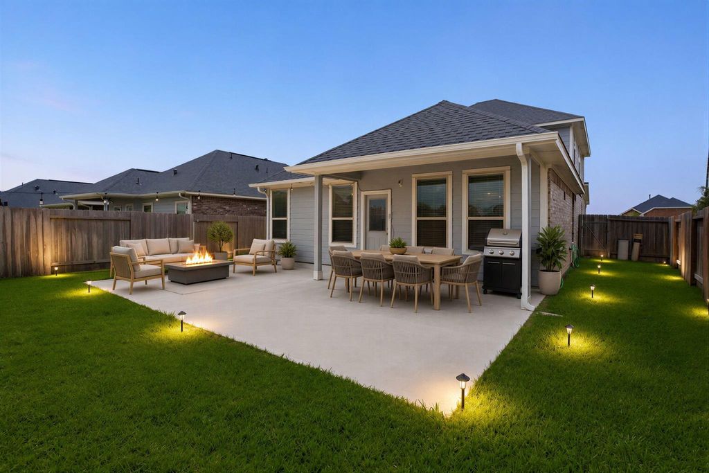 7419 French Quarter Ct, Fulshear, TX 77441 房源实景 / property view — photo 2