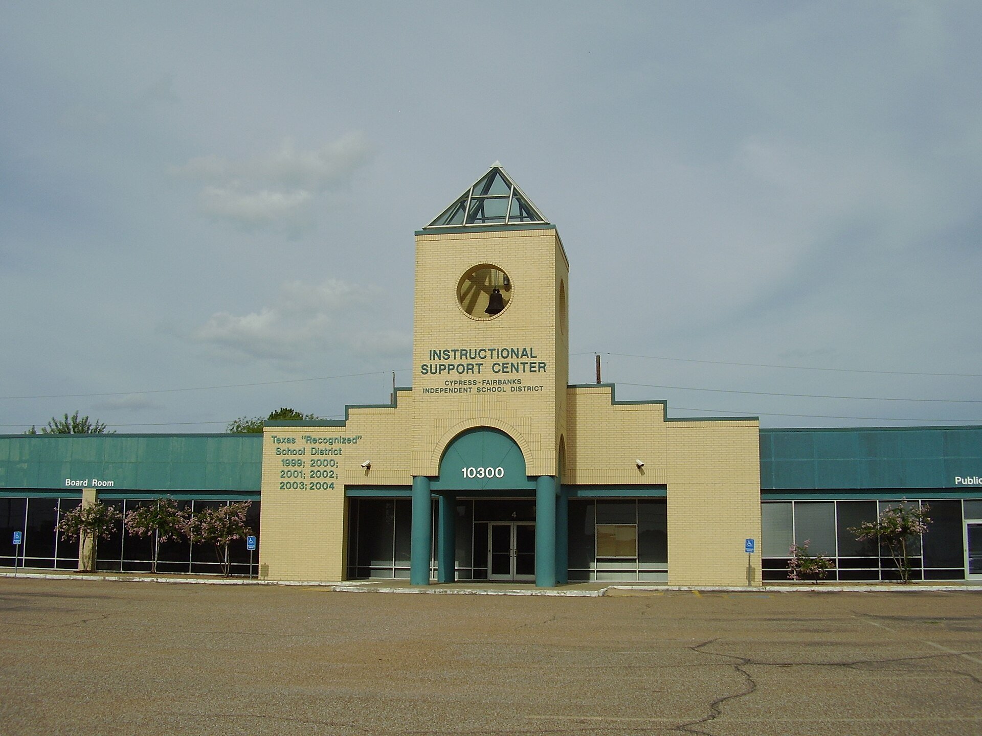 Cypress-Fairbanks ISD administration building / Cypress-Fairbanks ISD行政办公楼