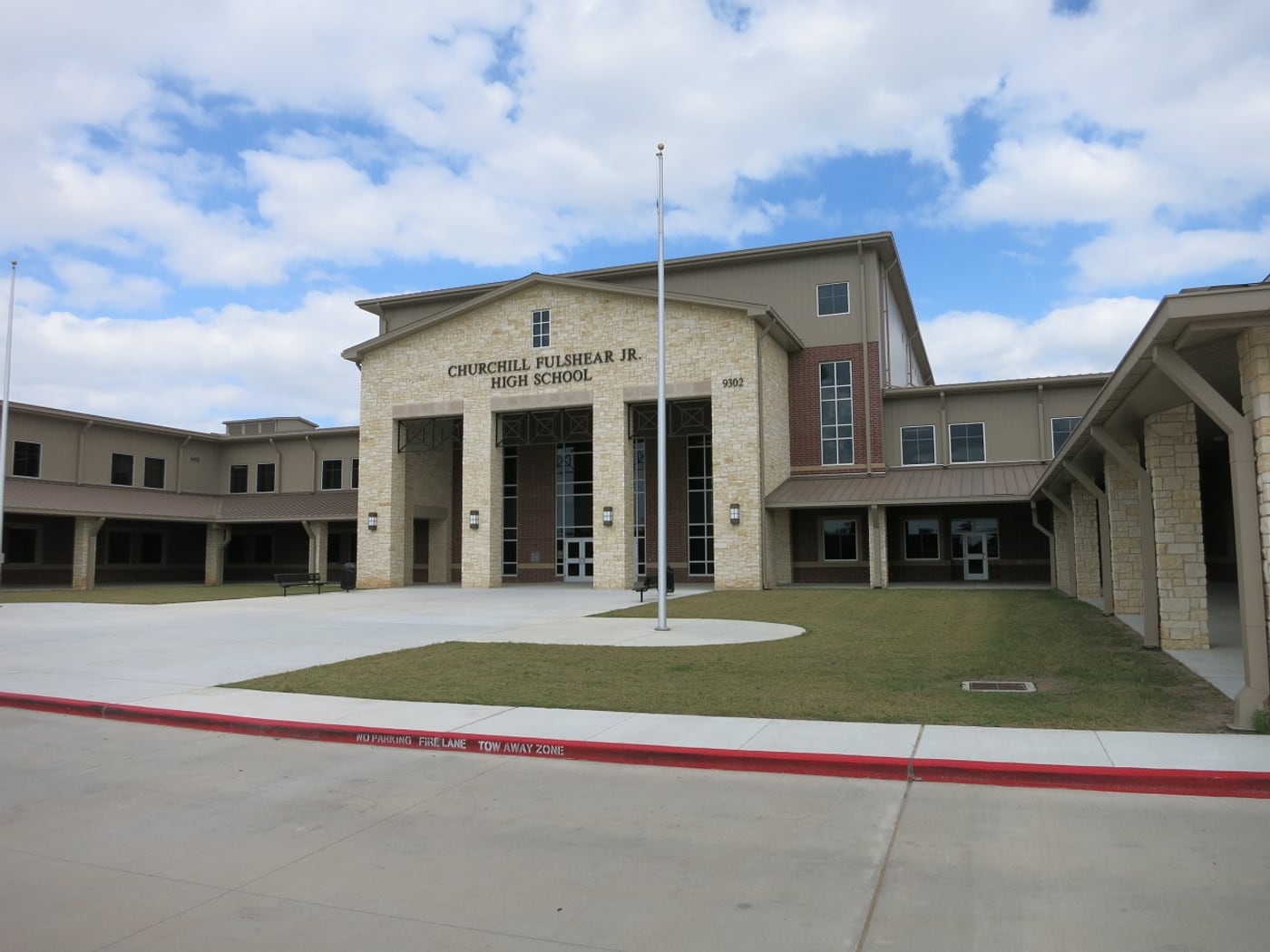 2017年Churchill Fulshear Jr. High School校舍实景 / 2017 exterior of Churchill Fulshear Jr. High School