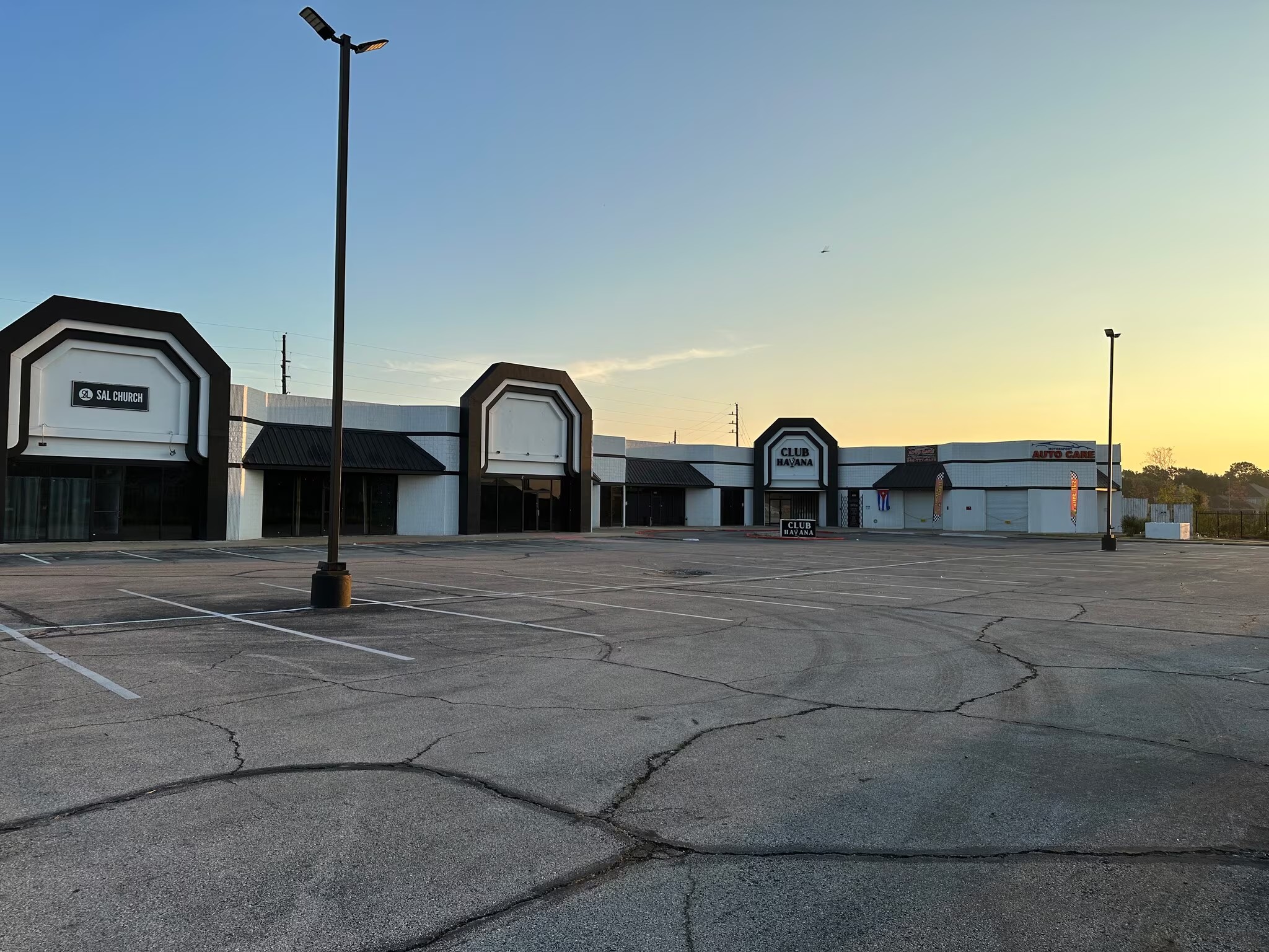 Exterior and property view 1 of Highway 6 Plaza at 5920 Highway 6 N, Houston, TX 77084