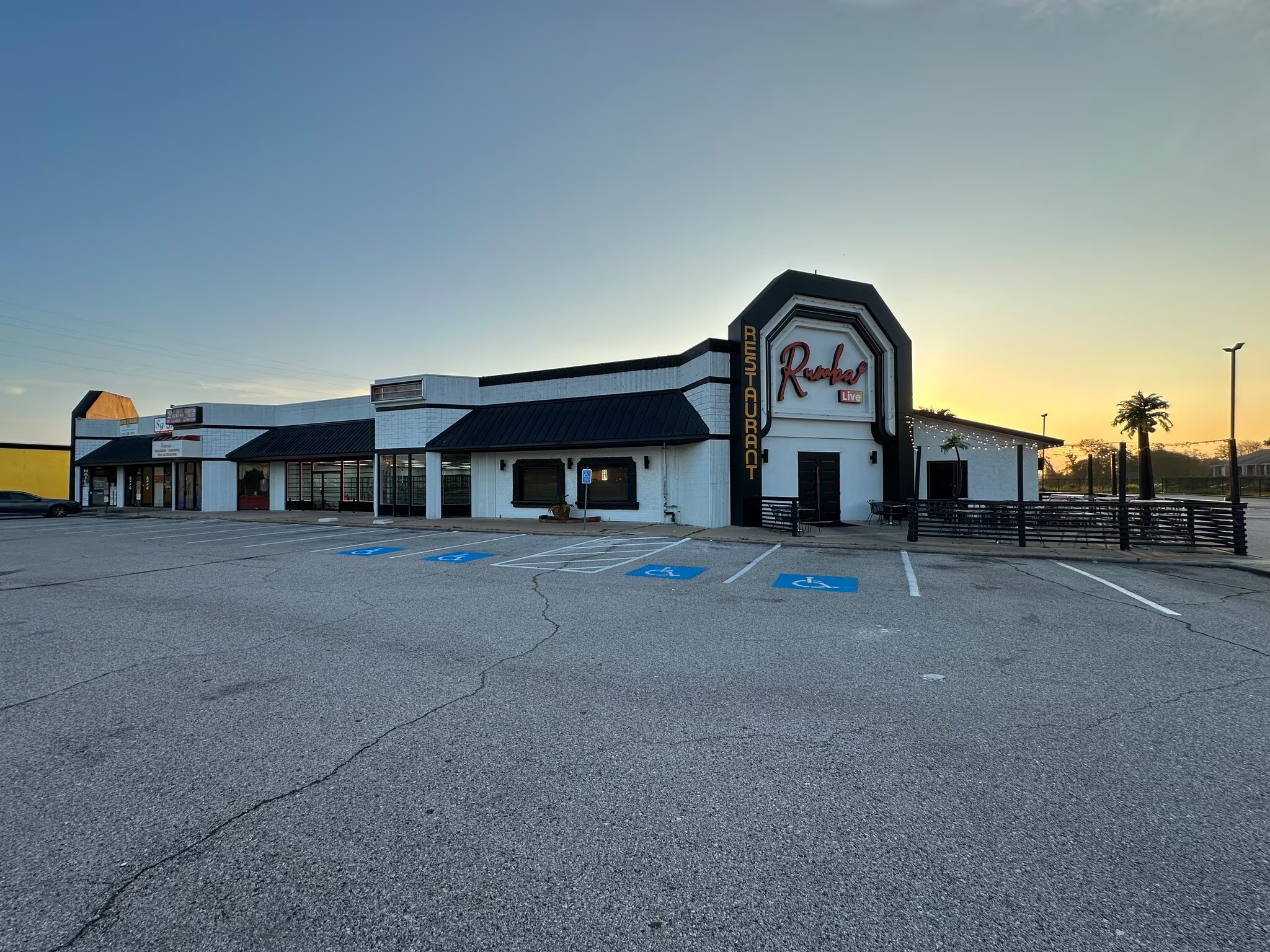Exterior and property view 5 of Highway 6 Plaza at 5920 Highway 6 N, Houston, TX 77084