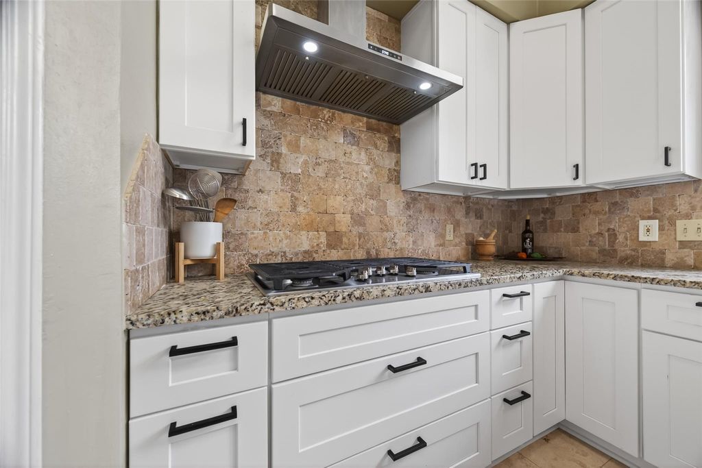 Photo 10 of 6810 Knoll Park Dr