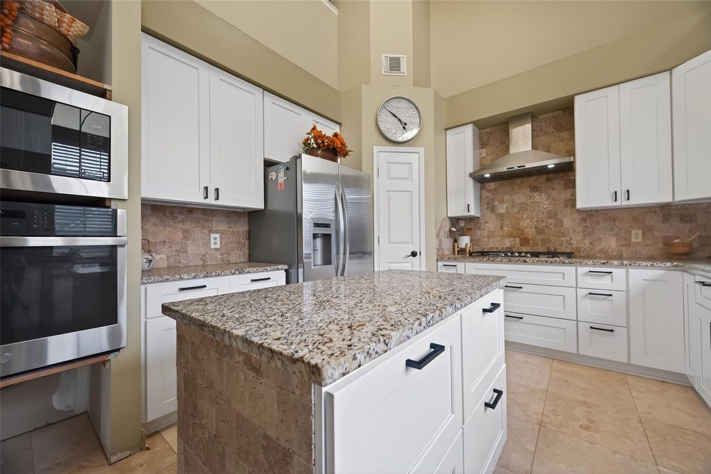 Photo 11 of 6810 Knoll Park Dr
