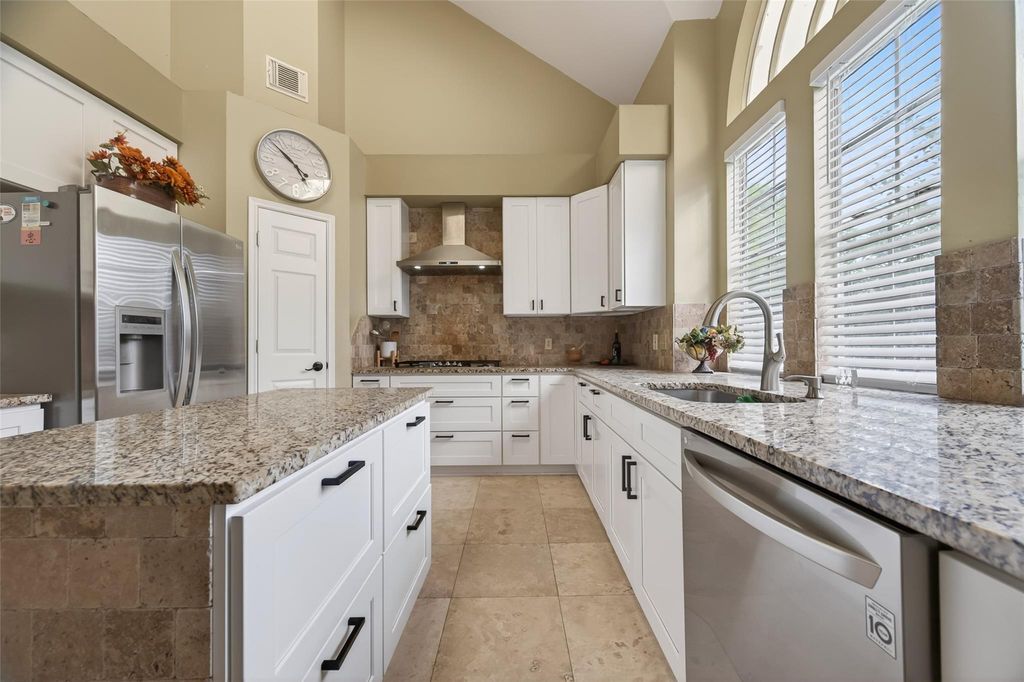 Photo 12 of 6810 Knoll Park Dr