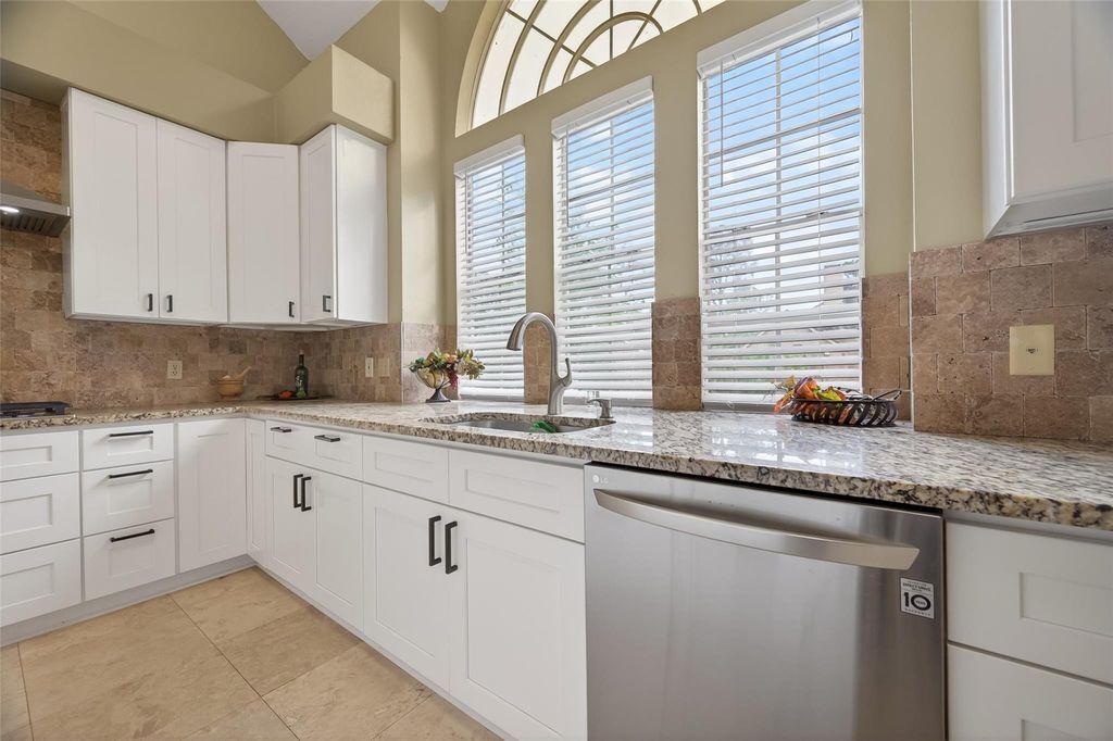 Photo 13 of 6810 Knoll Park Dr