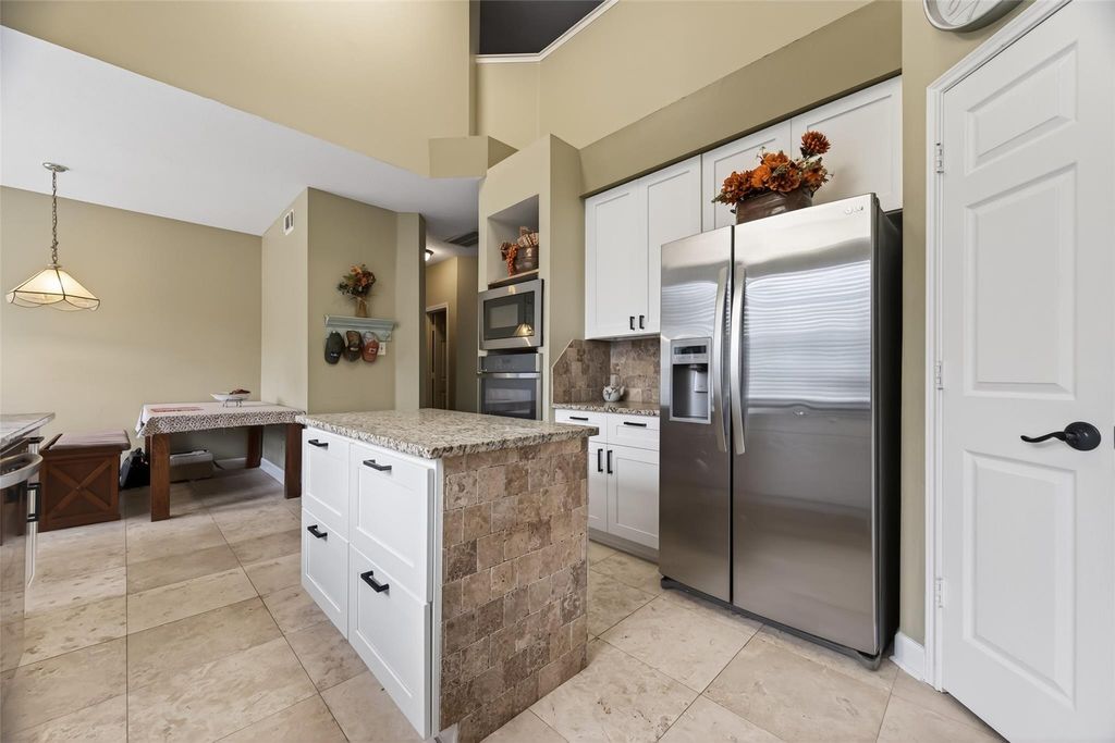 Photo 14 of 6810 Knoll Park Dr