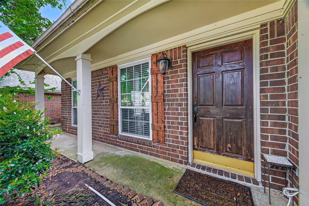 Photo 3 of 6810 Knoll Park Dr