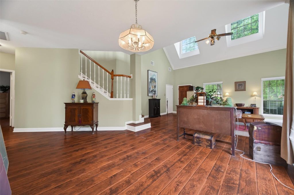 Photo 7 of 6810 Knoll Park Dr