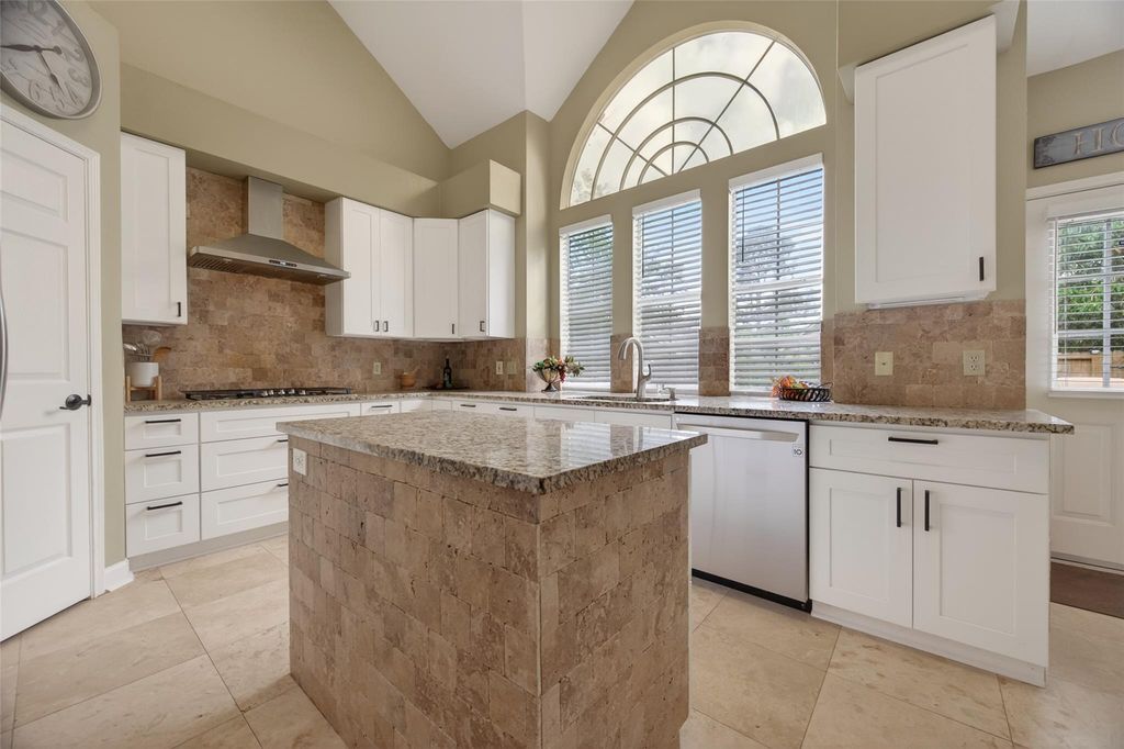 Photo 9 of 6810 Knoll Park Dr