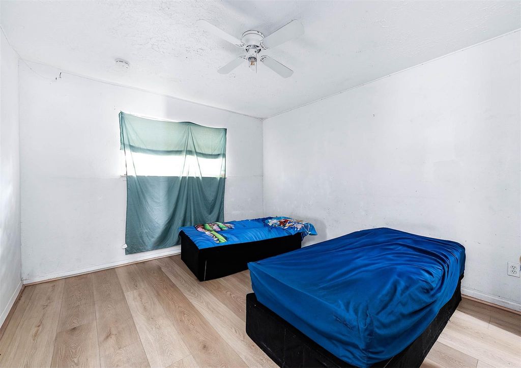 Photo 14 of 16034 Glen Mar Dr