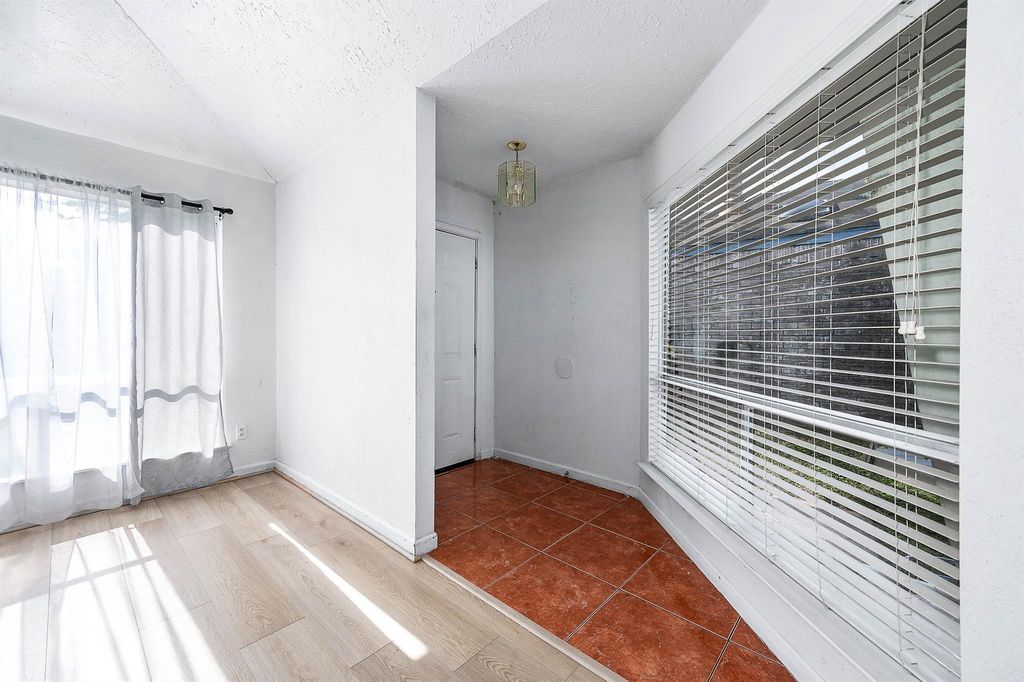 Photo 9 of 16034 Glen Mar Dr