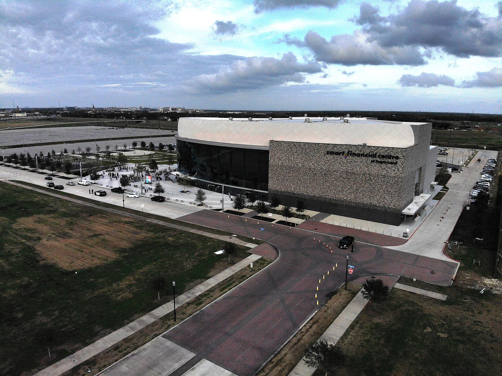 Sugar Land Smart Financial Centre演艺场馆外观实景 / Exterior of Smart Financial Centre at Sugar Land
