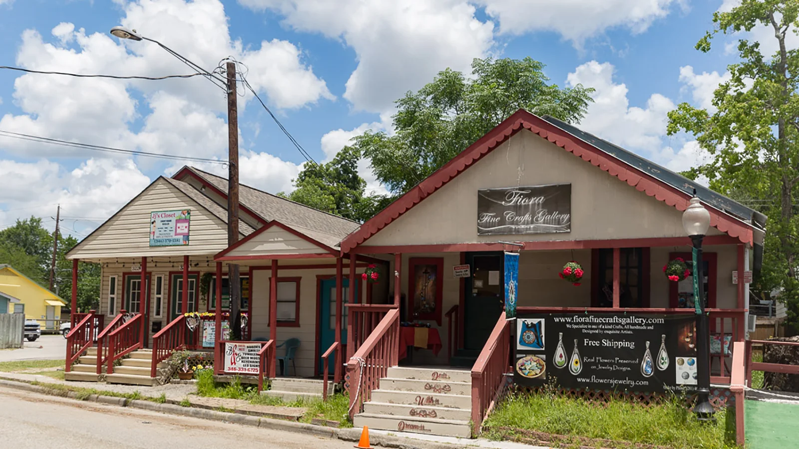 Licensed real photograph of restored shops in Old Town Spring, Texas / 德州Old Town Spring修复商店的授权实景照片