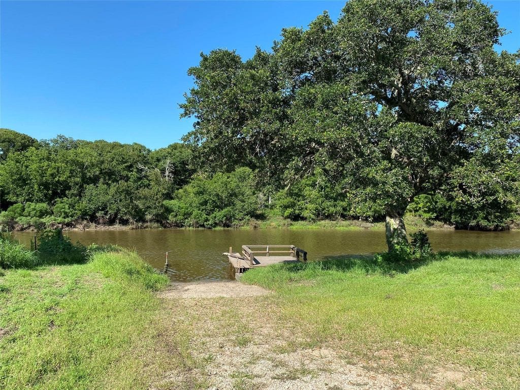 Community boat ramp and pier access on Cedar Lake Creek