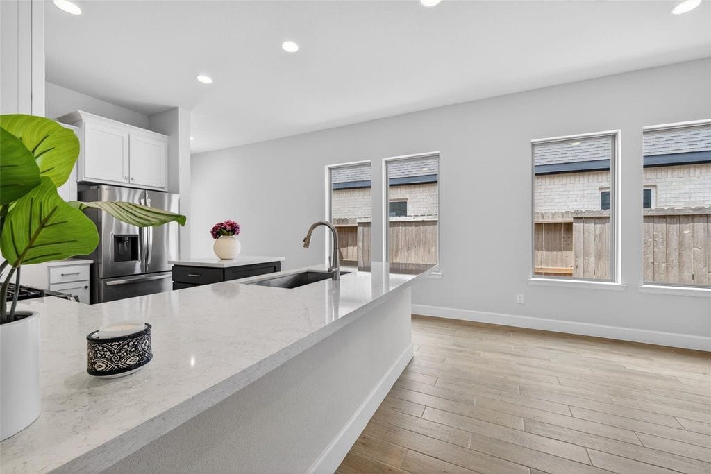 Kitchen breakfast bar and dining area at 2867 Orange Leaf Dr
