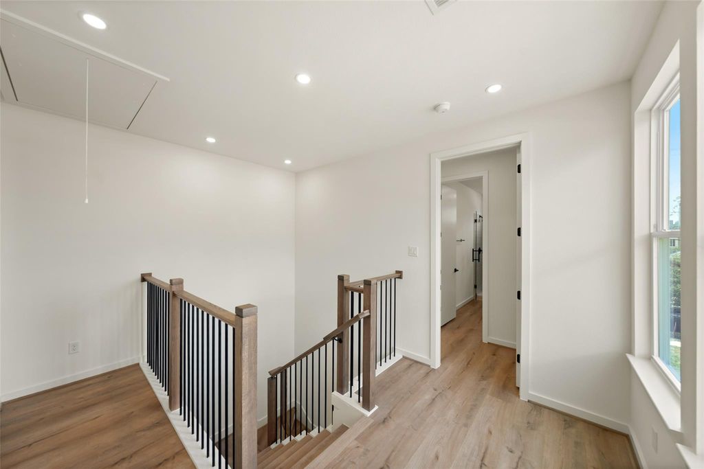 Unit A stair landing and bedroom hallway | A单元楼梯平台及卧室走廊