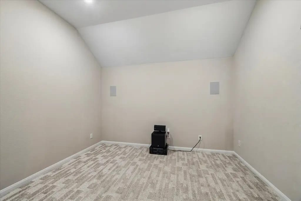 Dedicated upstairs media room with installed wall speakers | 楼上带墙面音响的独立影音室