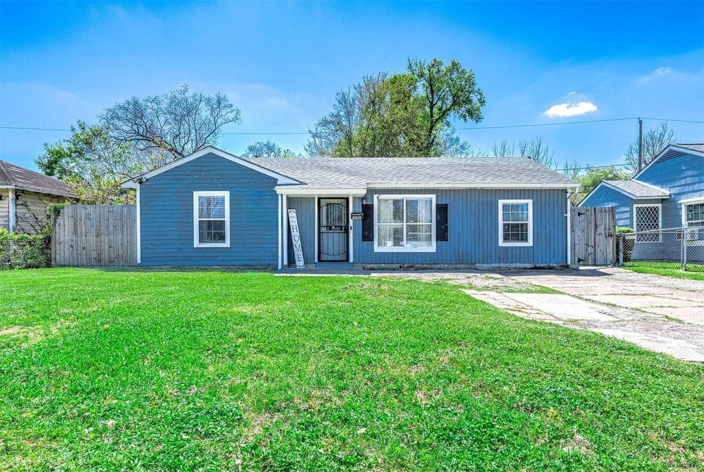 Photo 1 of 3910 Luca St