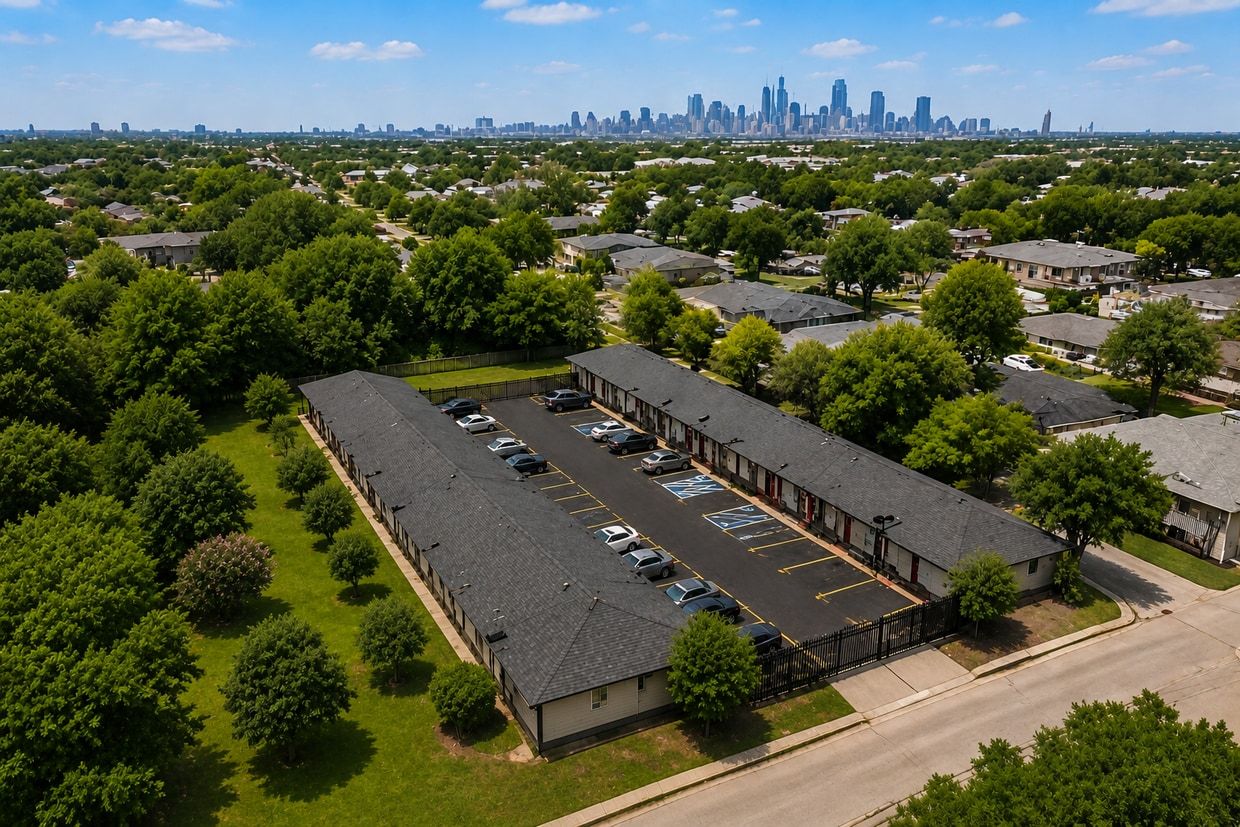 4515 Oxford St, Houston, TX 77022 — property photo 1