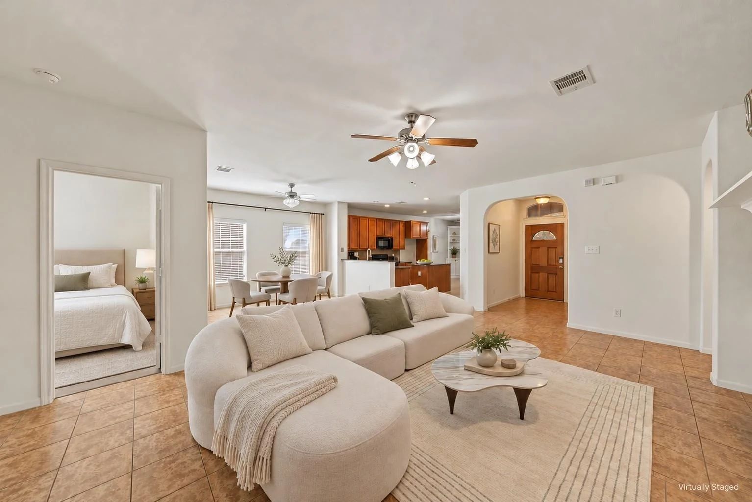 Virtually staged living room showing the open kitchen connection | 展示与厨房相连动线的客厅虚拟布置图