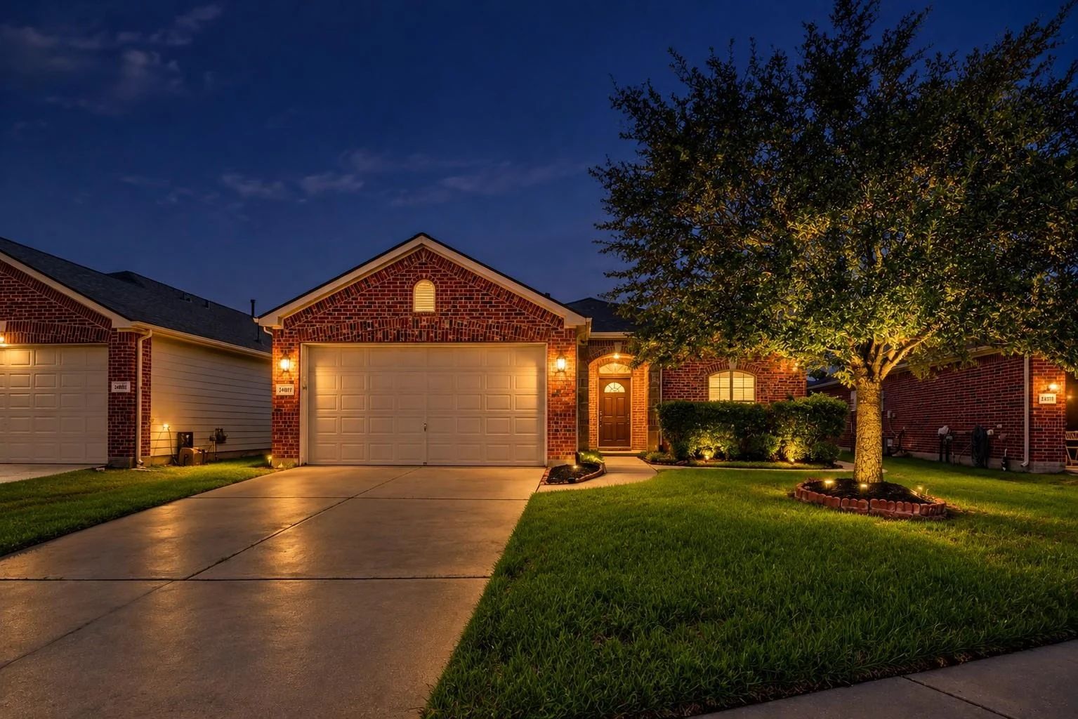 Dusk front exterior of 24307 Sunrise Springs Lane | 24307 Sunrise Springs Lane黄昏住宅正面