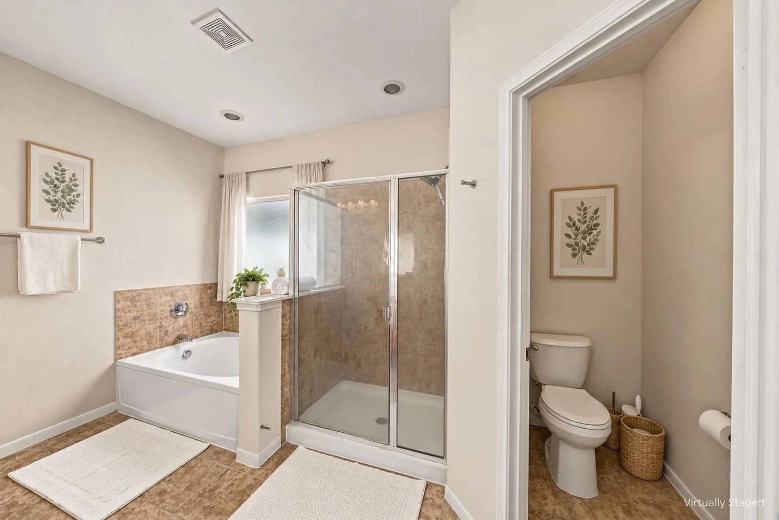 Primary bathroom showing the separate shower and toilet area | 展示独立淋浴和马桶区的主卫