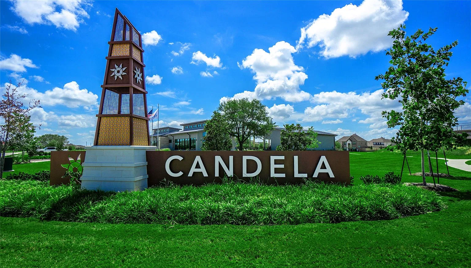 Candela community entrance monument and clock tower | Candela社区入口标识及钟塔