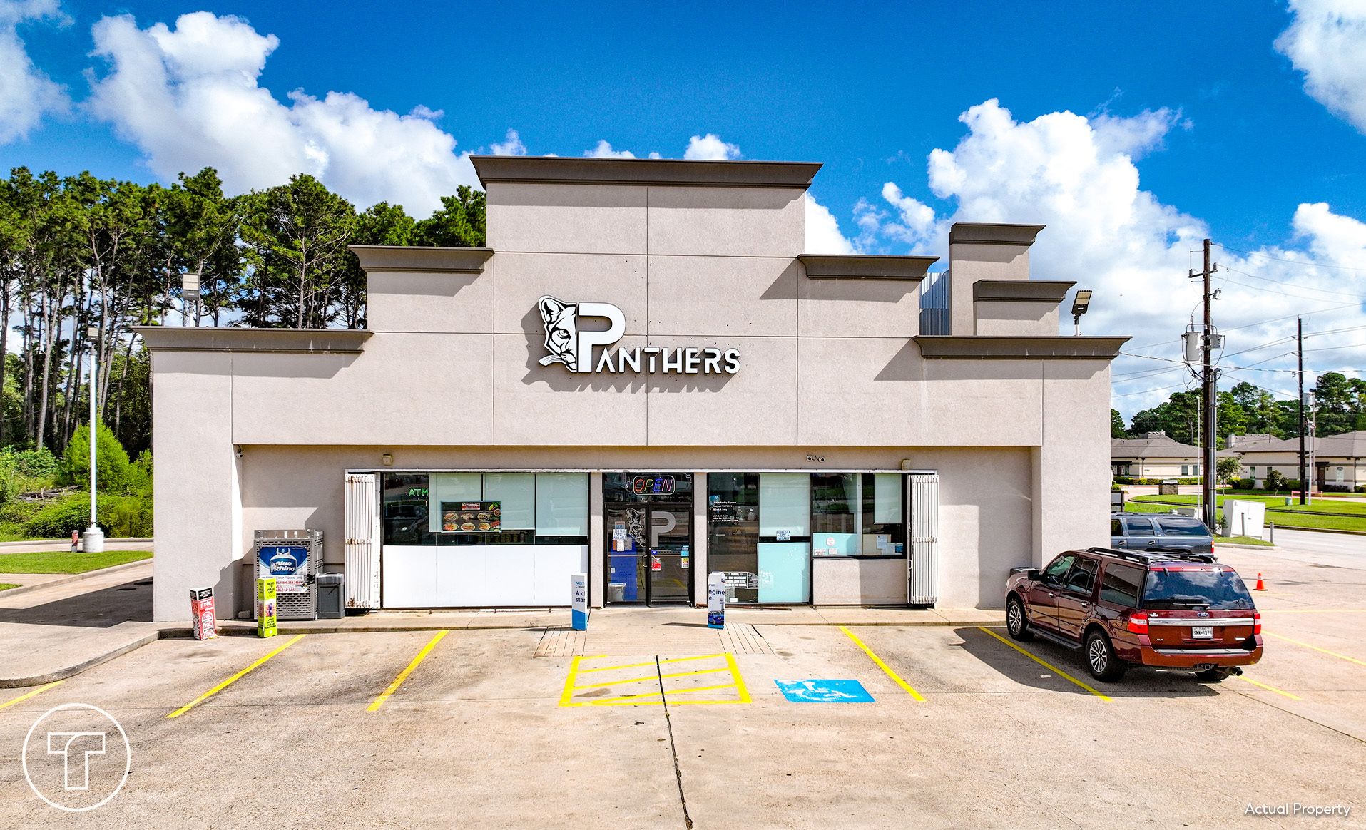 Front exterior of the remodeled Panthers Petroleum convenience store in Tomball | Tomball Panthers Petroleum改造后便利店正面外观