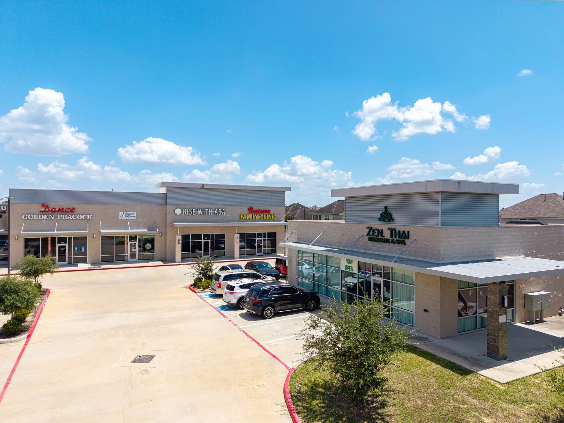 Courtyard view of the family clinic and spa buildings at Katy Creek Ranch | Katy Creek Ranch家庭诊所及水疗建筑内侧景观