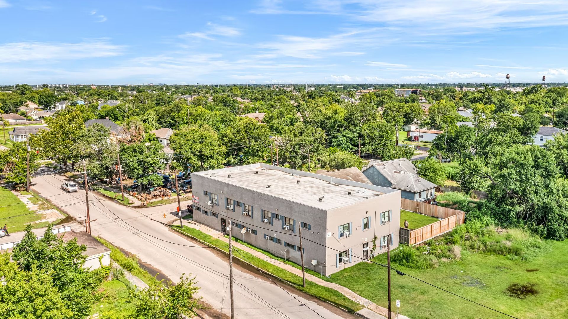 Exterior and property view 1 of the 16-unit apartment building at 2705 Lorraine St, Houston, TX 77026