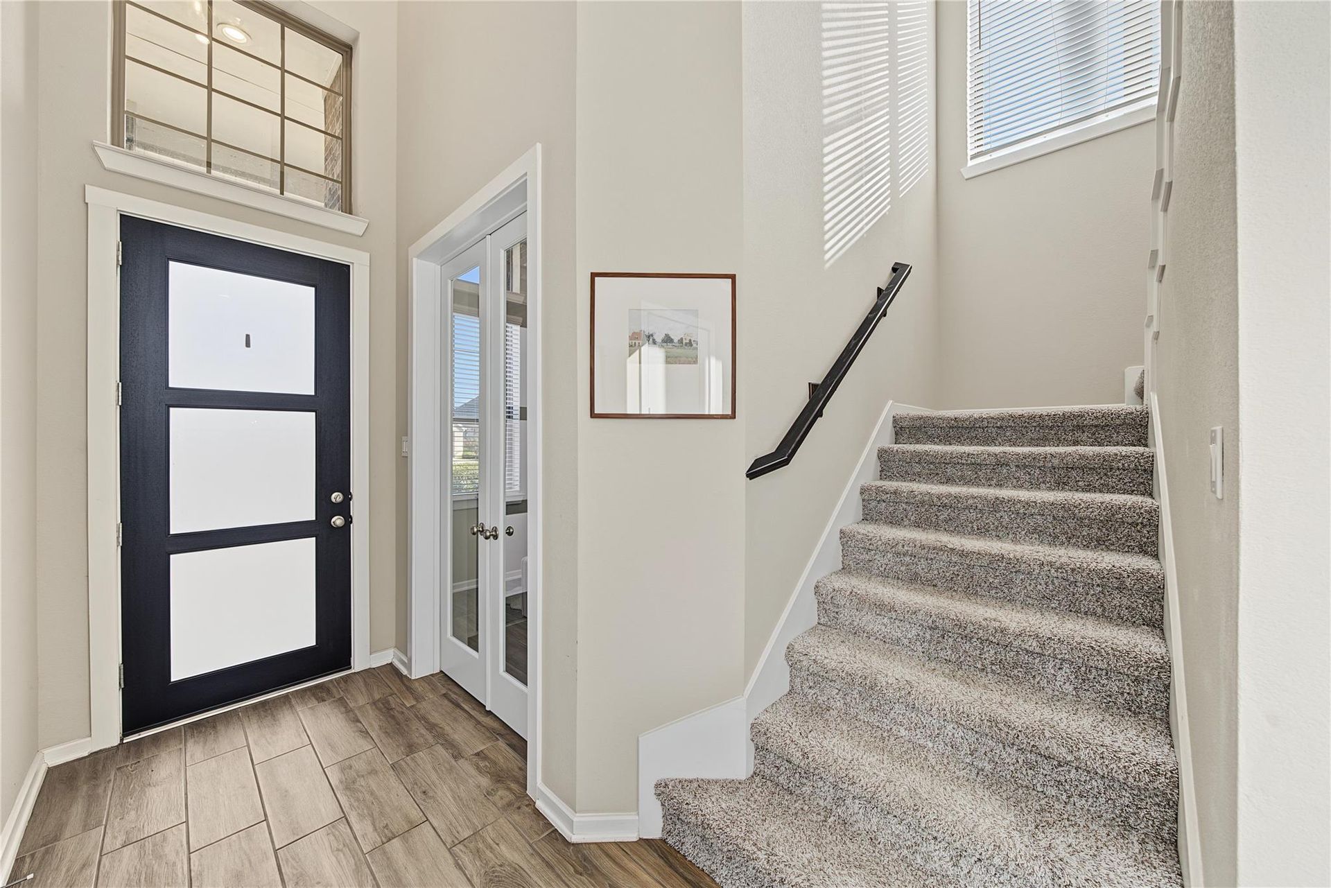 Foyer, staircase and glass-door home office | 门厅、楼梯与玻璃门书房