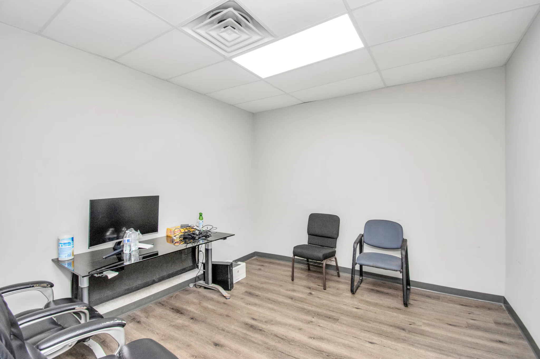 Small private office with hard-surface flooring inside the facility | 物业内部带硬质地面的独立小办公室