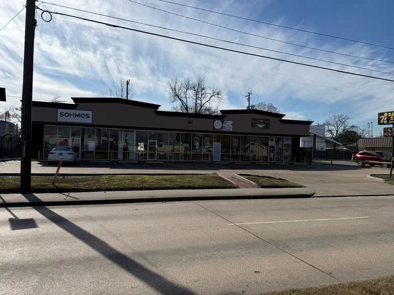 Street-facing view of Salinas Business Center along Little York Road | Salinas Business Center沿Little York Road街景